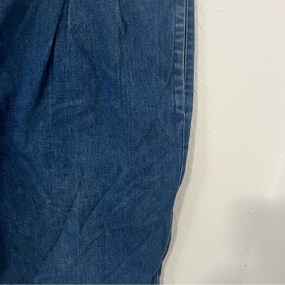 Vintage Dockers Men Pleated Relaxed Medium Wash Denim Shorts Size 38 USA Cotton - Picture 3 of 8